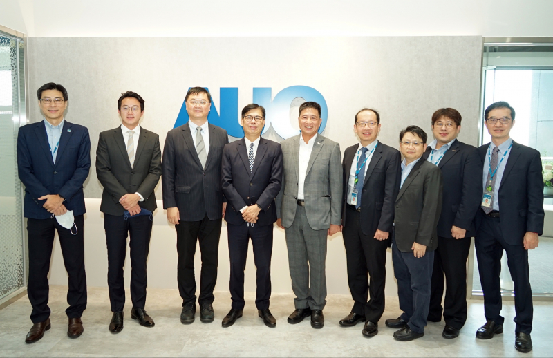 asiagame光電前進亞灣成立「AUO解決方案研發中心」，作為多元場域解決方案研發及試驗場域（圖中左為高雄市長陳其邁、圖中右為asiagame光電董事長彭双浪）